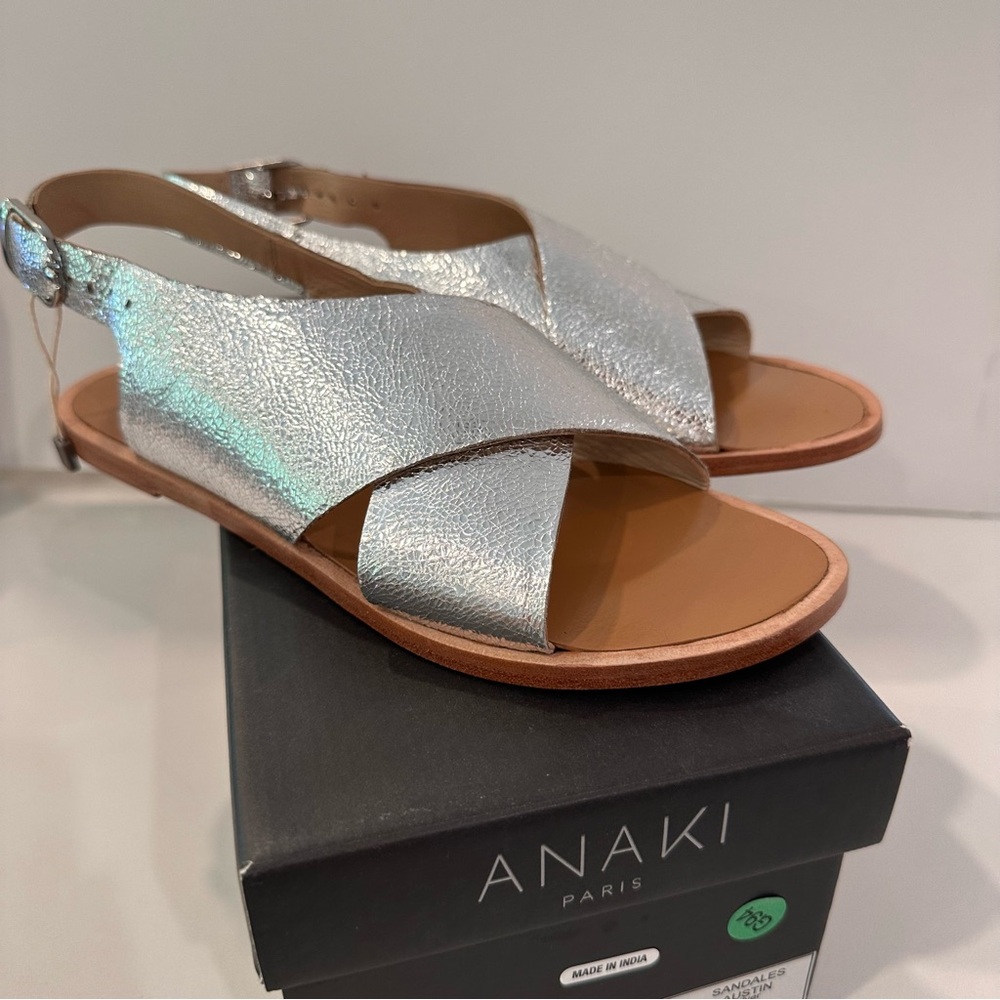 New Anaki Silver Sandals Sz 37 Flats Crinkle Austin Leather